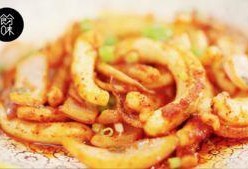 街头鱿鱼爆料怎么做的视频,跟随视频学做美味鱿鱼